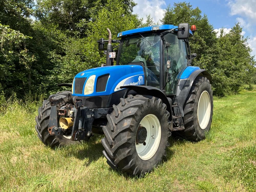 2005 New Holland TS135A-SA-4WD Ackerschlepper