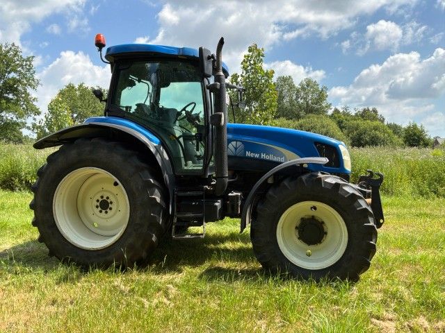 2005 New Holland TS135A-SA-4WD Ackerschlepper