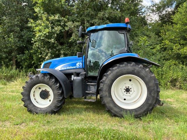 2005 New Holland TS135A-SA-4WD Ackerschlepper