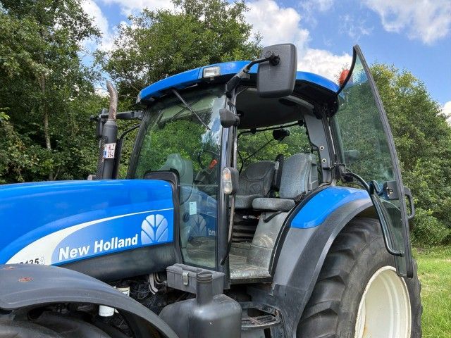 2005 New Holland TS135A-SA-4WD Ackerschlepper