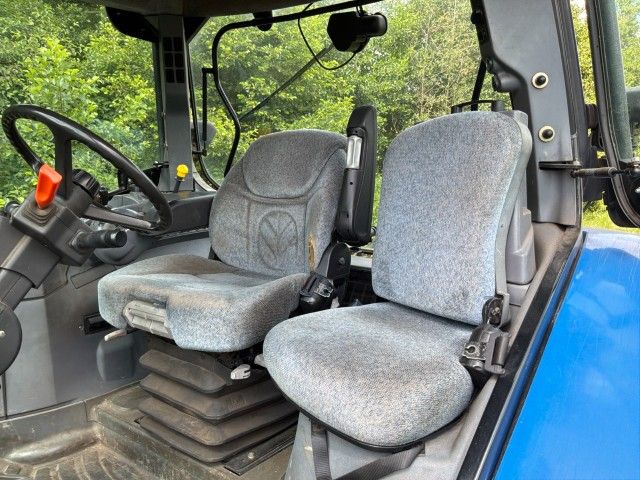 2005 New Holland TS135A-SA-4WD Ackerschlepper