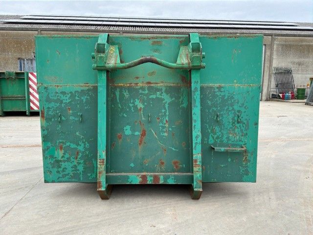 Waste container with hydraulic tailgate