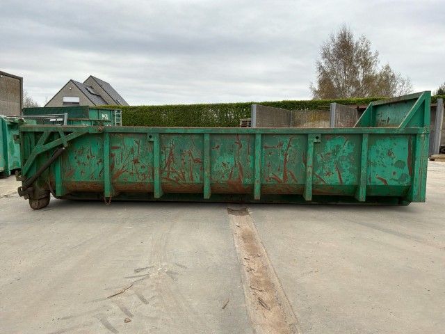 Waste container with hydraulic tailgate