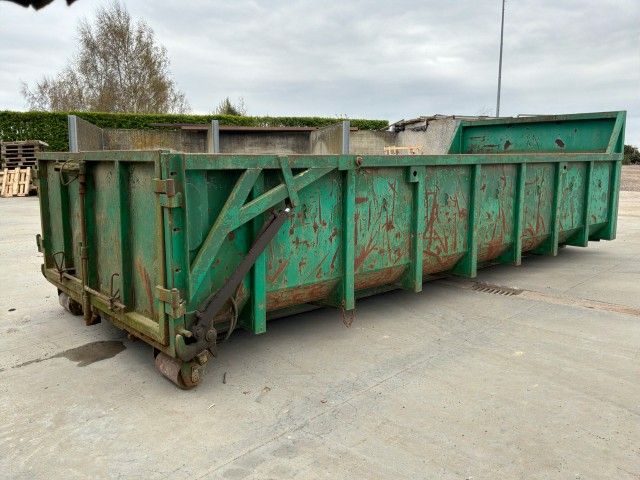 Waste container with hydraulic tailgate
