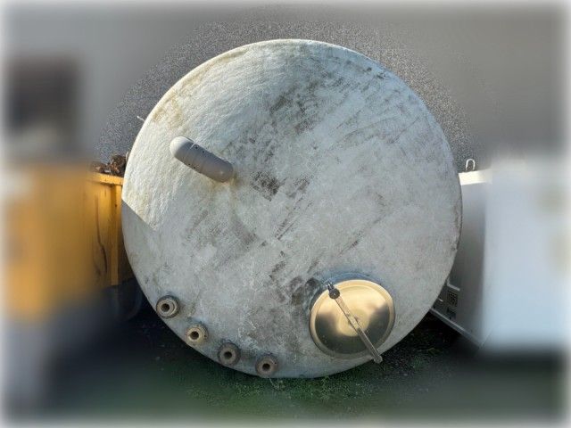 Vertical storage tank