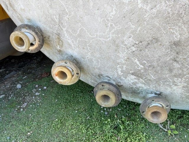 Vertical storage tank