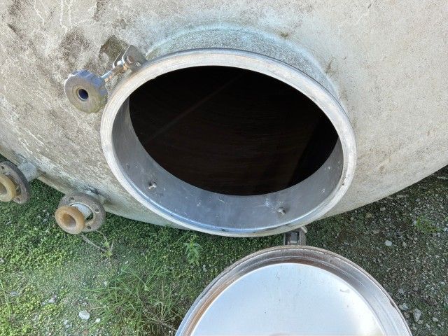Vertical storage tank