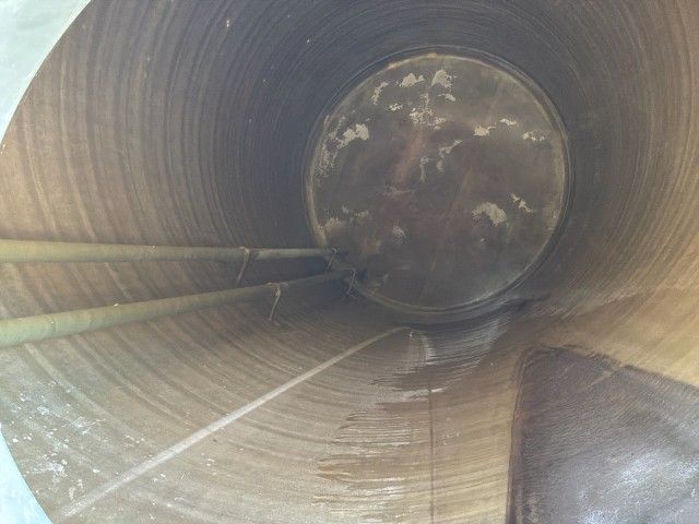 Vertical storage tank