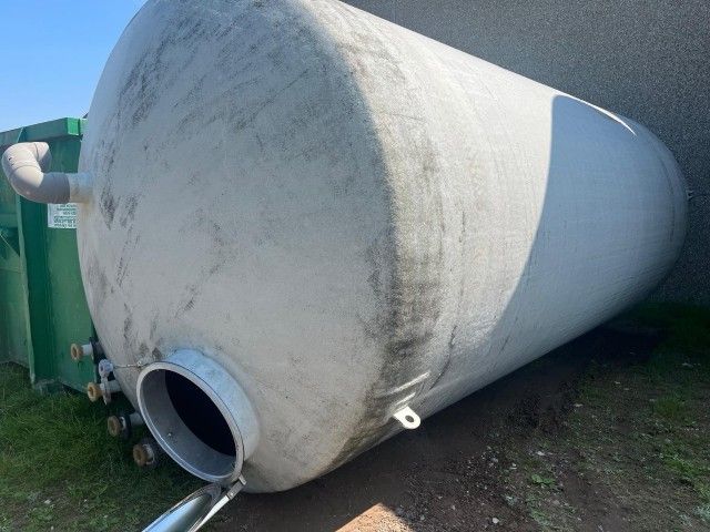 Vertical storage tank