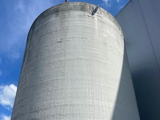 Vertical storage tank