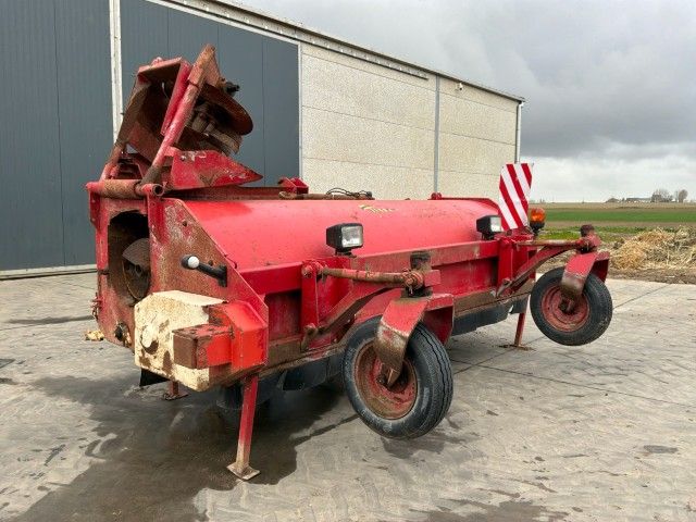 2000 Gilles TR14 Leaf Remover