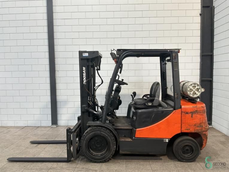 Forklifts LPG Doosan G35C-5 2011