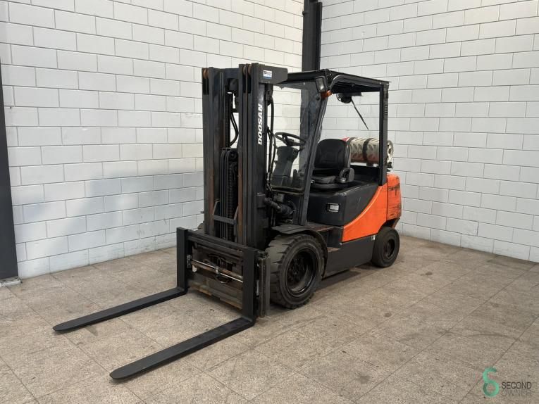 Forklifts LPG Doosan G35C-5 2011