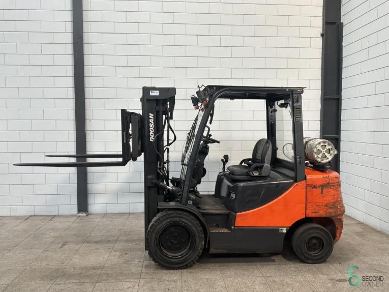 Forklifts LPG Doosan G35C-5 2011