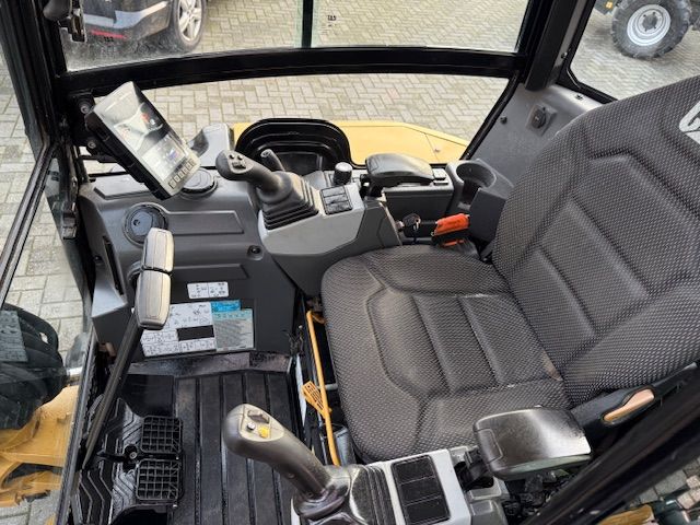 CAT 3027 Bj21 1600u 2.8T Minigraver Minikraan NWST SLP/SRT