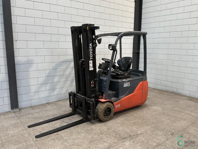 Forklifts Electric Toyota 8 FBET 20 2014 Triplex