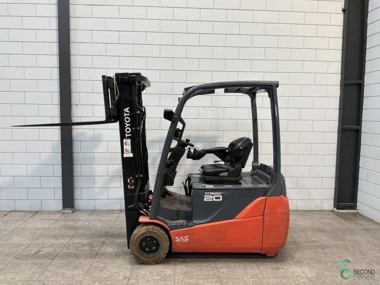 Forklifts Electric Toyota 8 FBET 20 2014 Triplex
