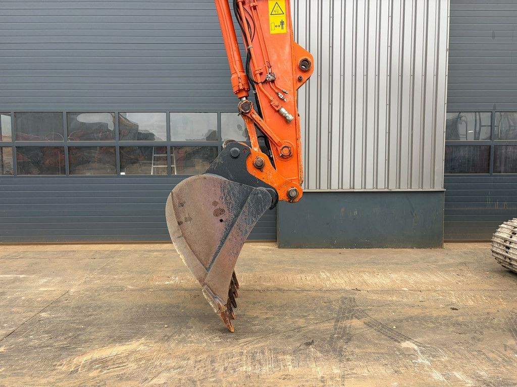 Hitachi ZX210-6