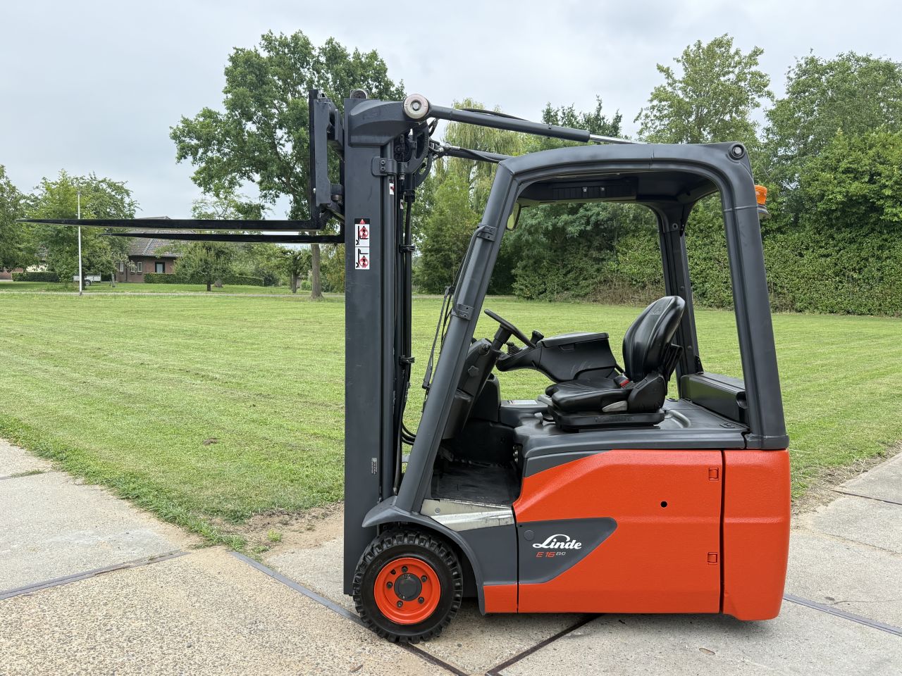 Linde E16 BJ2020 5300uur triplex 4.75M freelift Sideshift