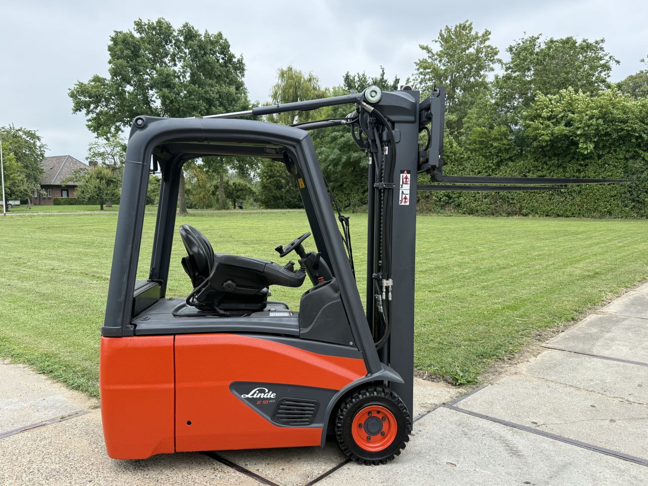 Linde E16 BJ2020 5300uur triplex 4.75M freelift Sideshift