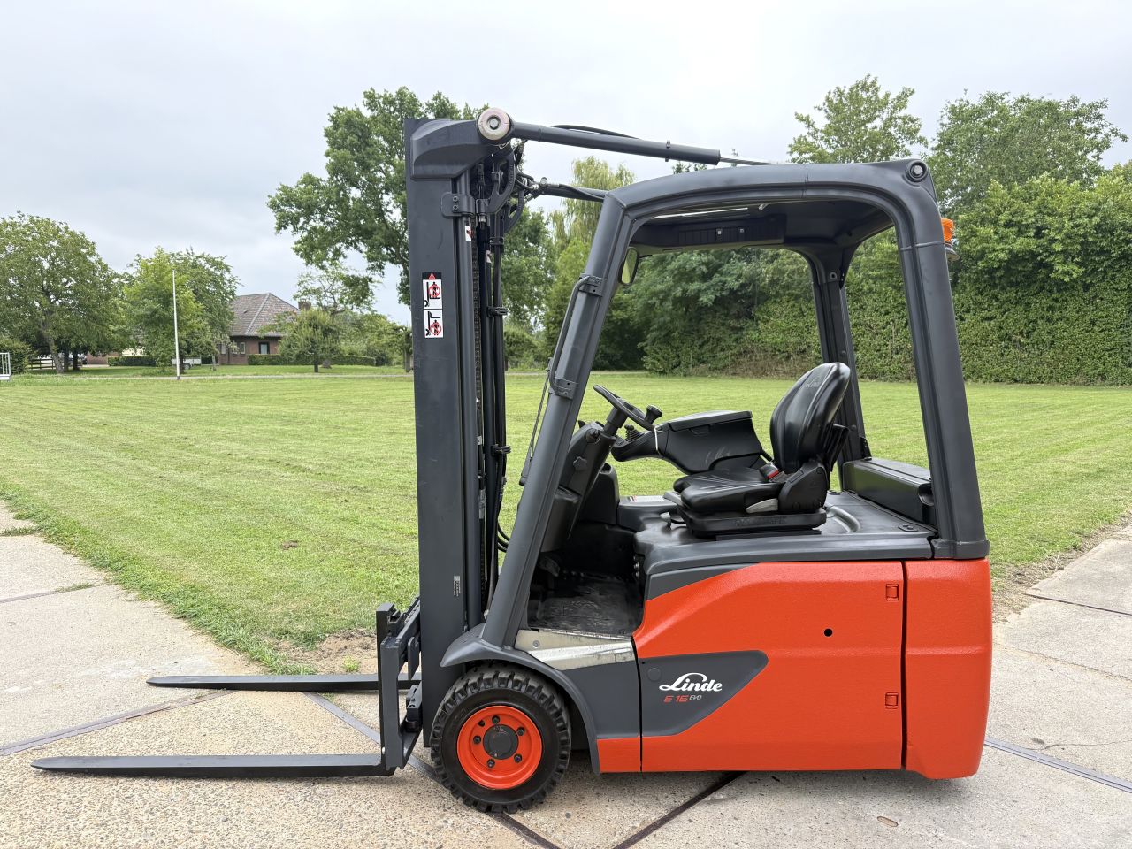 Linde E16 BJ2020 5300uur triplex 4.75M freelift Sideshift