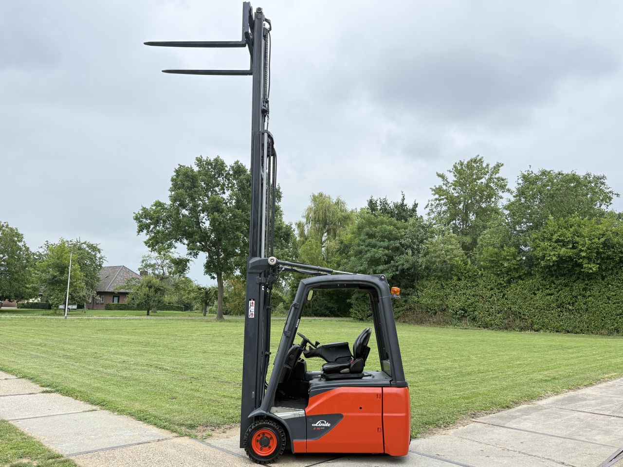 Linde E16 BJ2020 5300uur triplex 4.75M freelift Sideshift