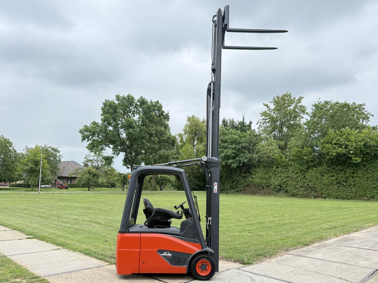 Linde E16 BJ2020 5300uur triplex 4.75M freelift Sideshift