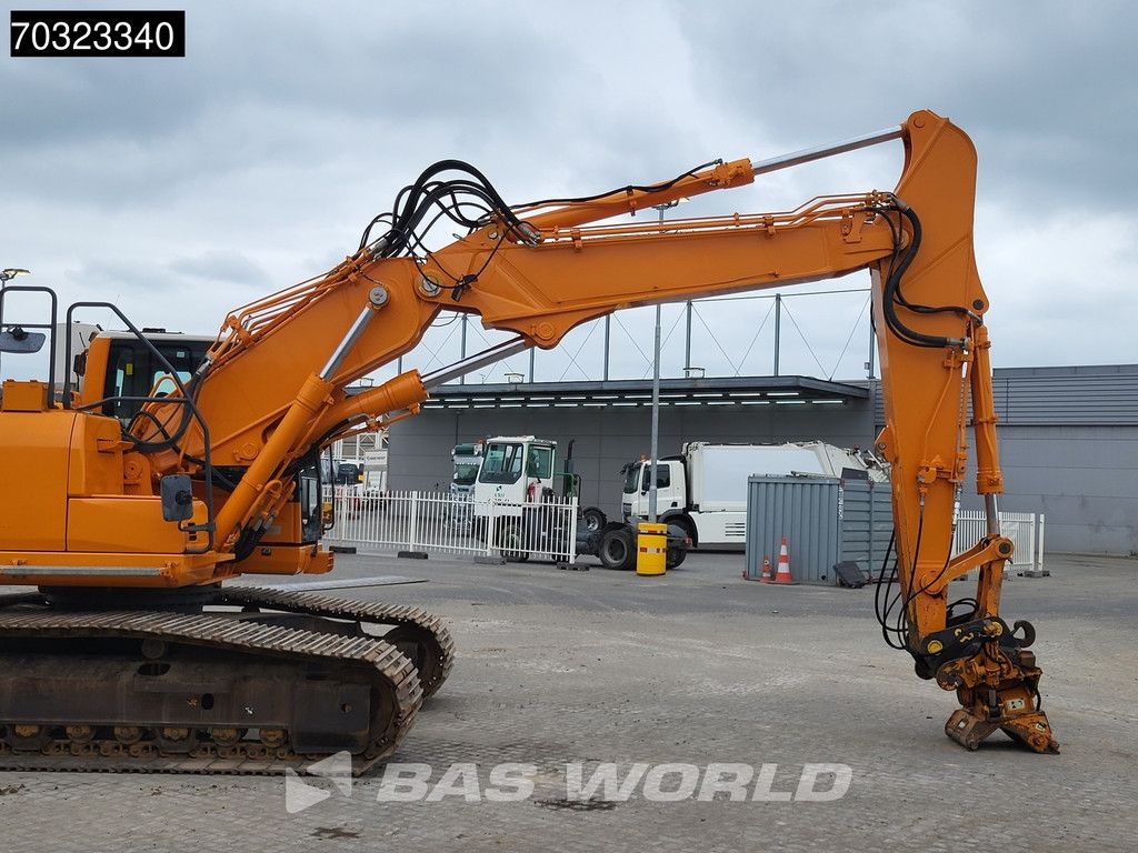 Komatsu PC240 LC-10