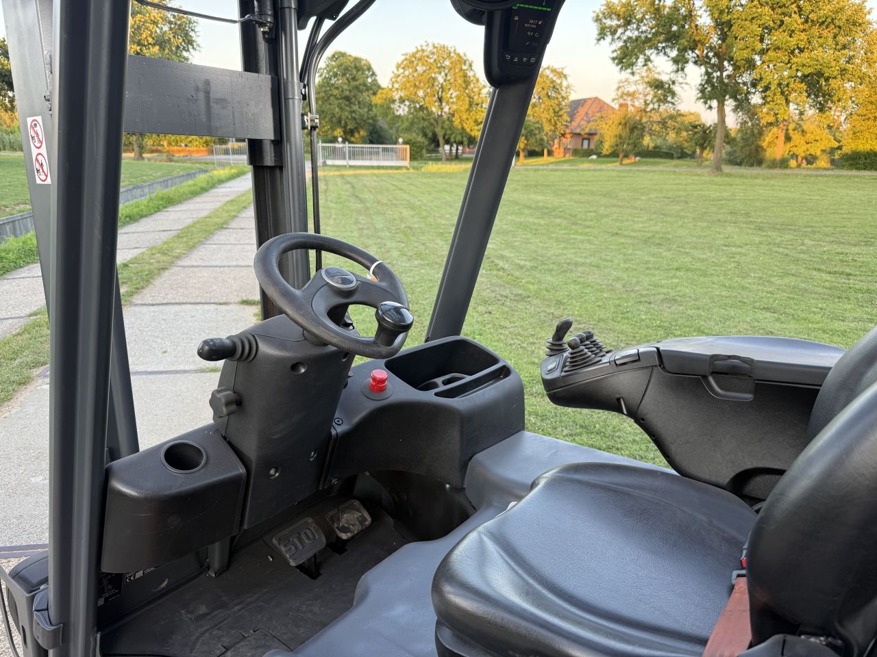 Linde 2 tonner elektrisch BJ2017 triplo 4.6M freelift Sideshift
