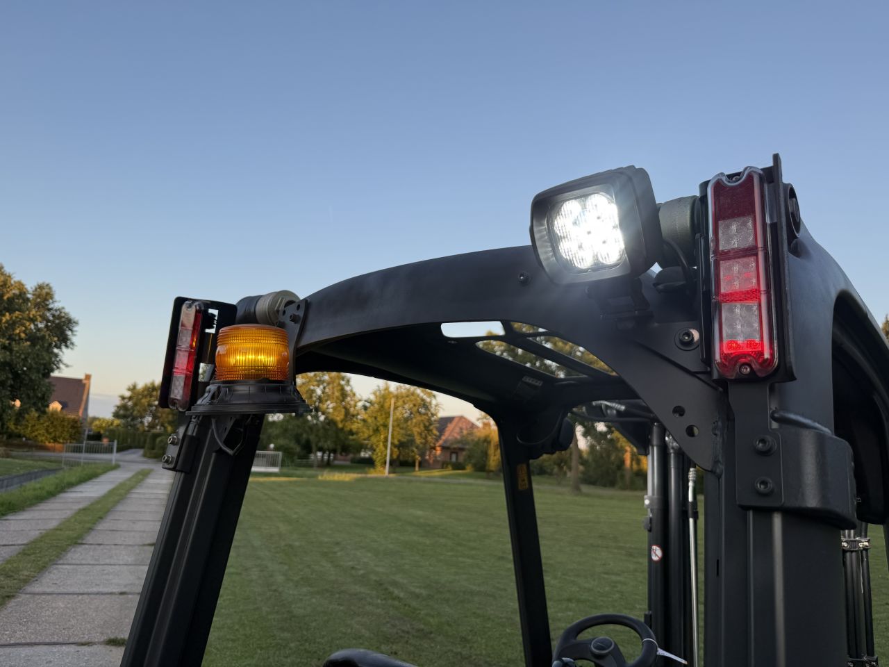 Linde 2 tonner elektrisch BJ2017 triplo 4.6M freelift Sideshift