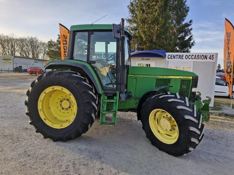 John Deere 6910