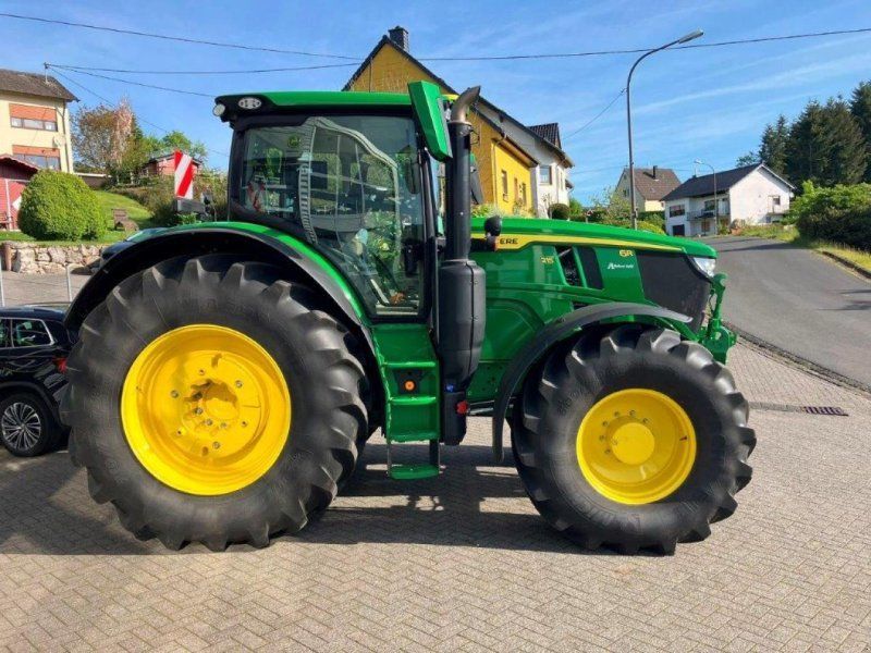John Deere 6R 215