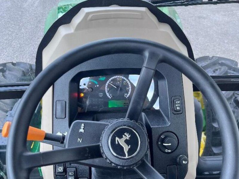 John Deere 5075 E