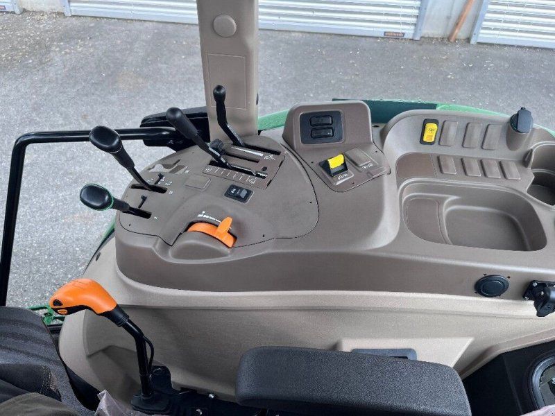 John Deere 5075 E