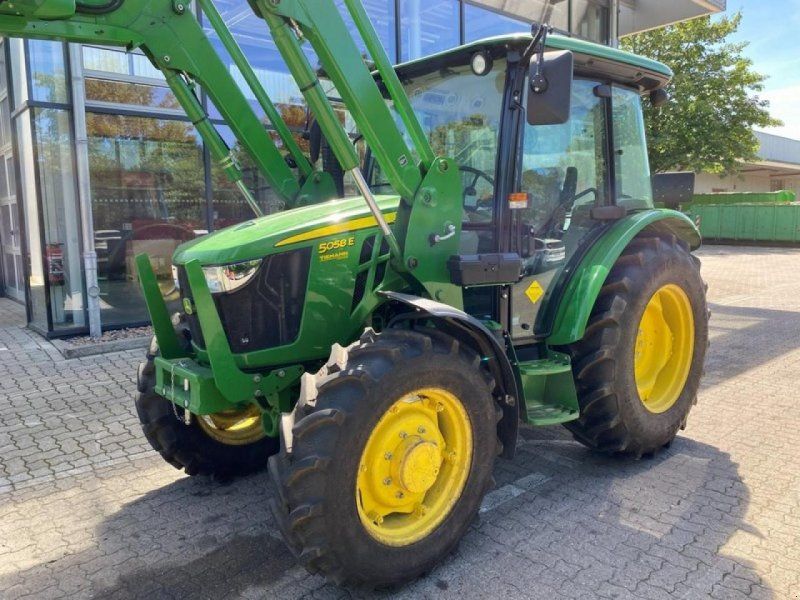 John Deere 5058E MIT FRONTLADER