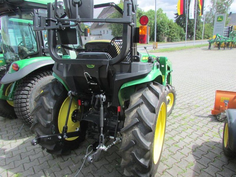 John Deere 3025E