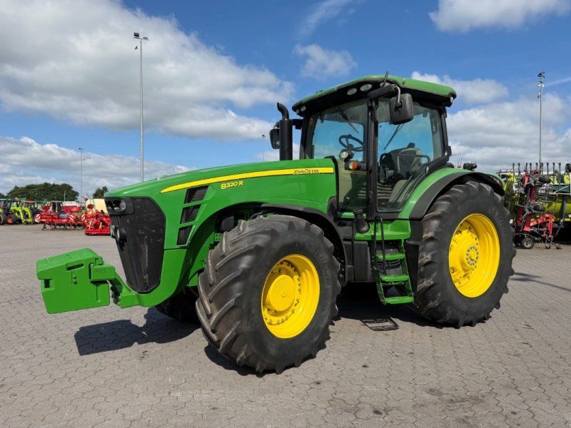 John Deere 8320 R   Powershift