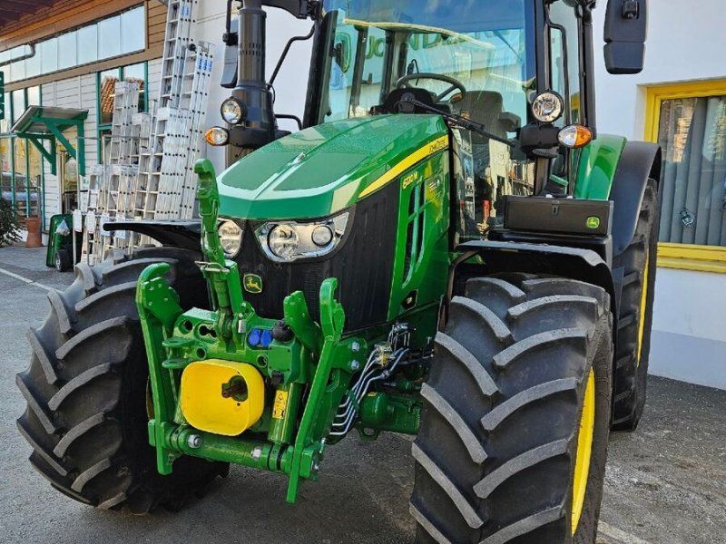 John Deere 6120M