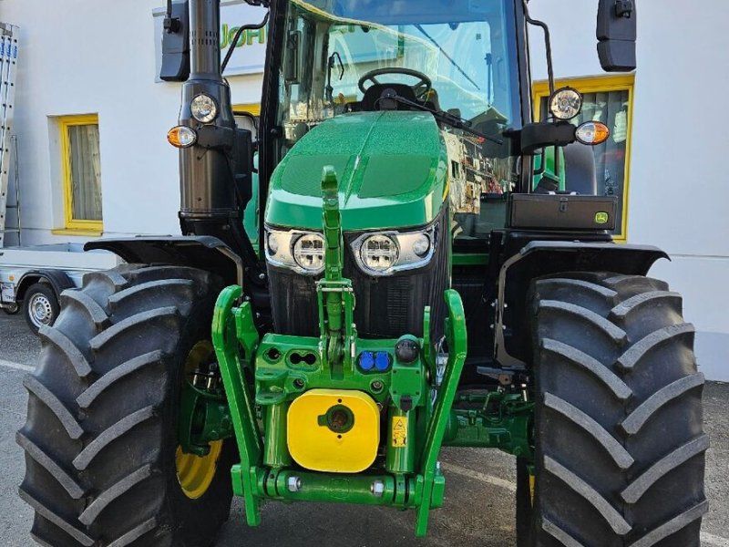 John Deere 6120M