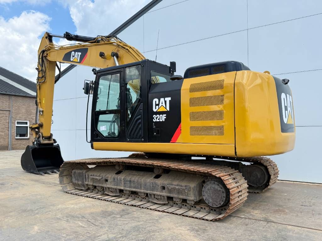 CAT 320FL - Hammer Lines / Automatic Greasing