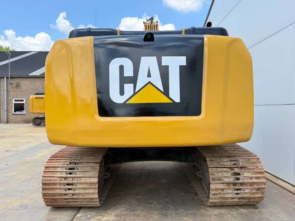 CAT 320FL - Hammer Lines / Automatic Greasing