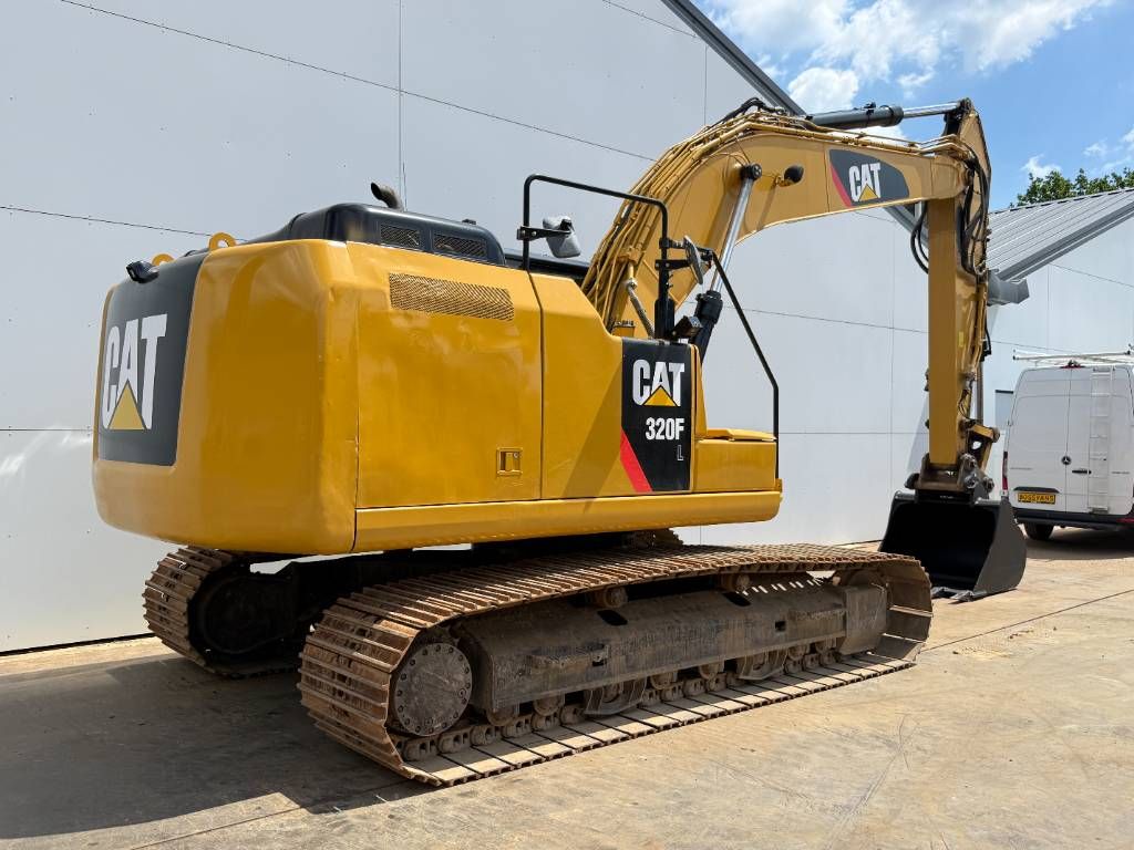 CAT 320FL - Hammer Lines / Automatic Greasing