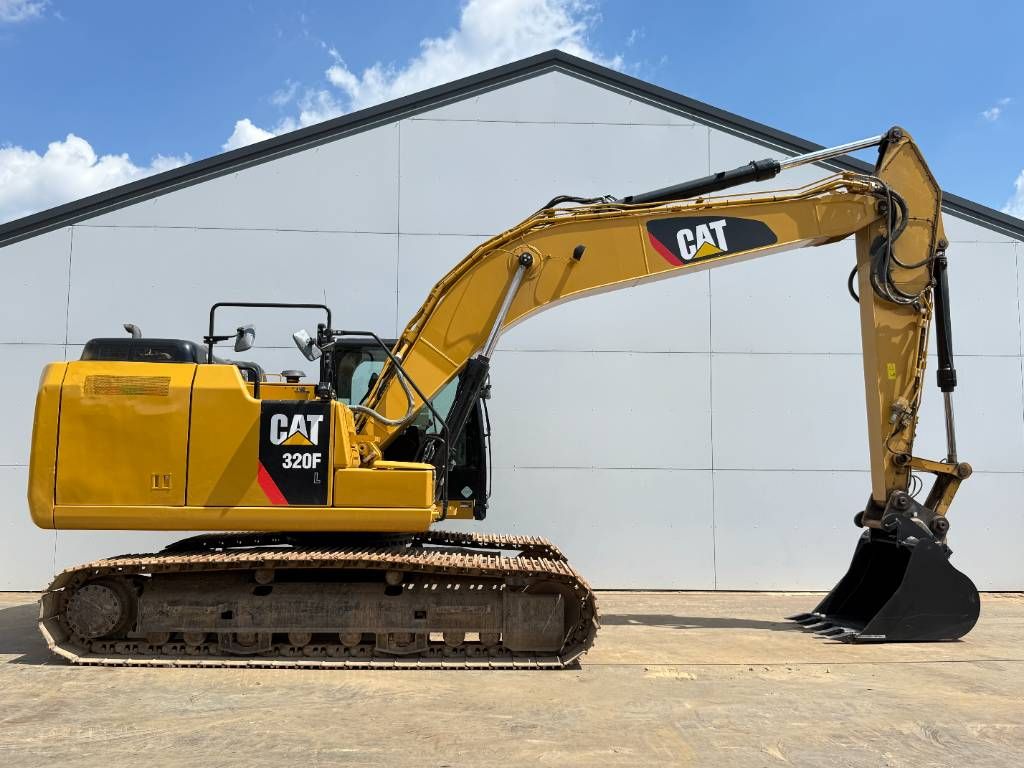 CAT 320FL - Hammer Lines / Automatic Greasing
