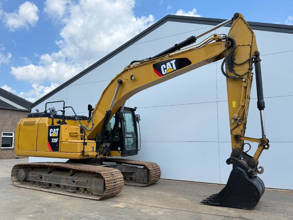 CAT 320FL - Hammer Lines / Automatic Greasing