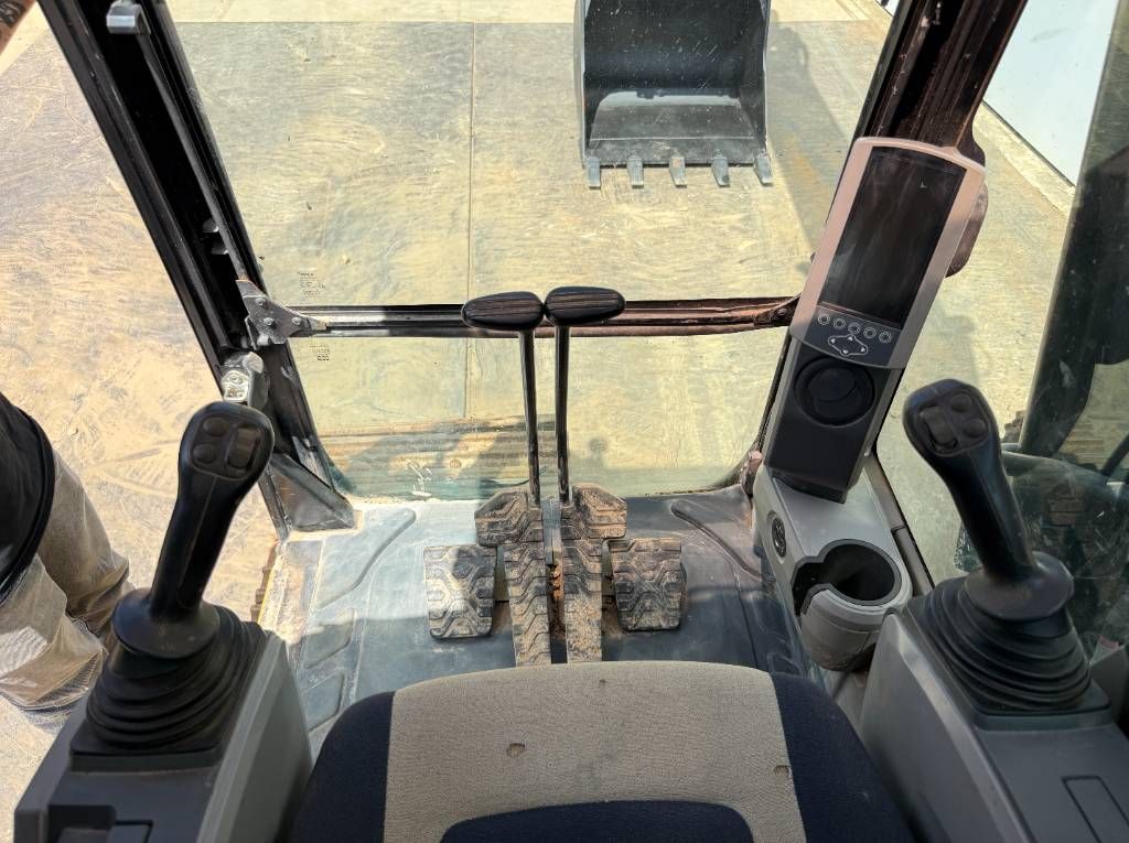 CAT 320FL - Hammer Lines / Automatic Greasing