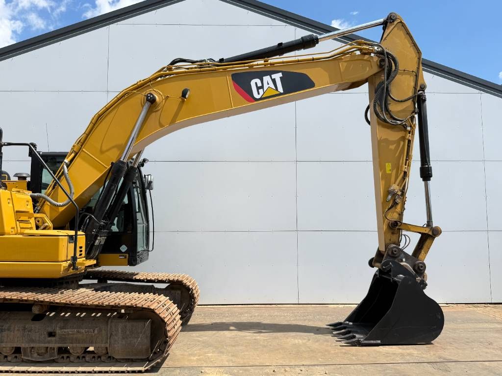 CAT 320FL - Hammer Lines / Automatic Greasing