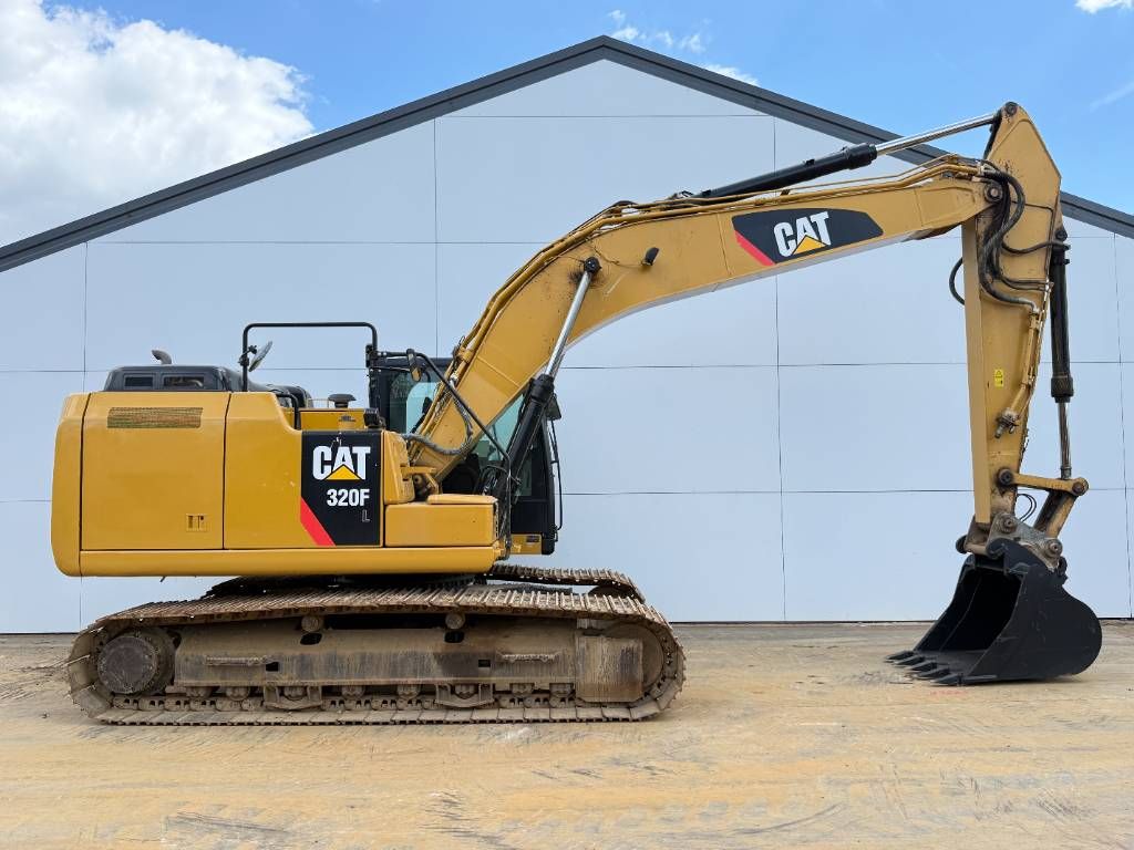 CAT 320FL - New Bucket / Hammer Lines / Camera