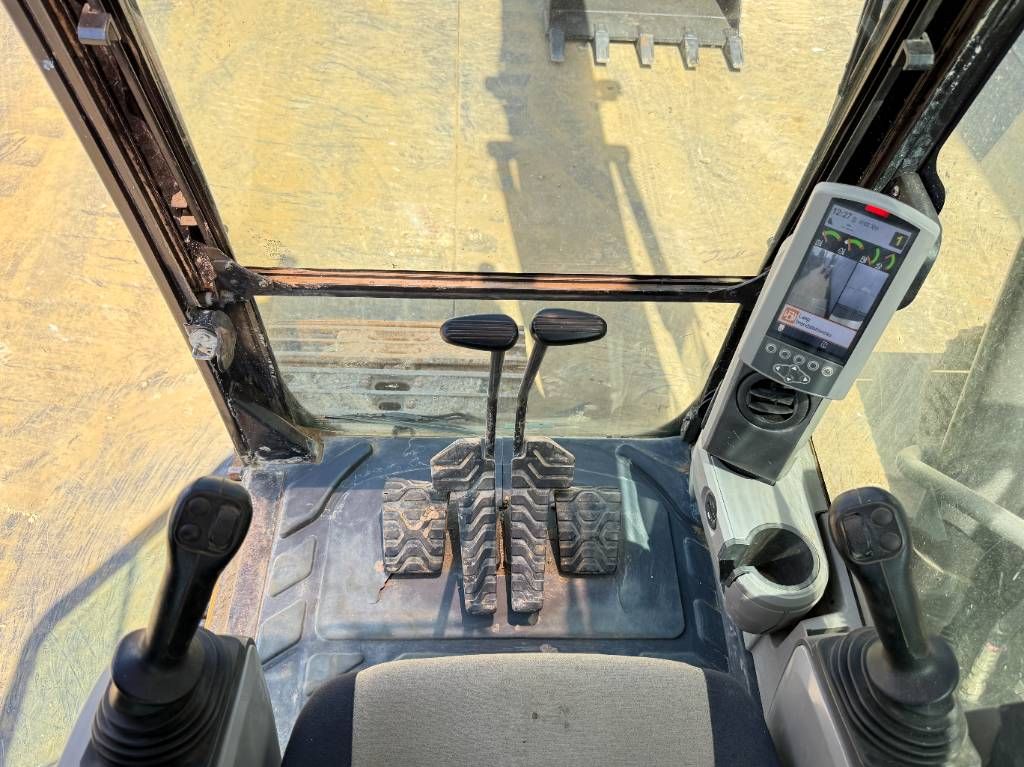 CAT 320FL - New Bucket / Hammer Lines / Camera