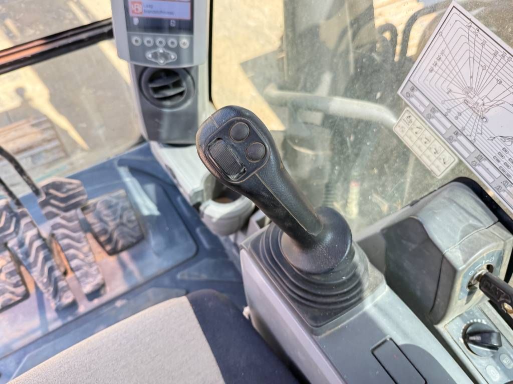 CAT 320FL - New Bucket / Hammer Lines / Camera