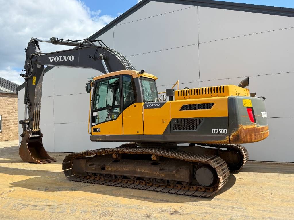 Volvo EC250DL - Hammer Lines / Automatic Greasing
